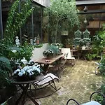فندق مبيت وإفطار La Maison Rousseau D'hotes نيم