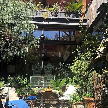 ベッド・アンド・ブレックファスト La Maison Rousseau D'hotes 4*
