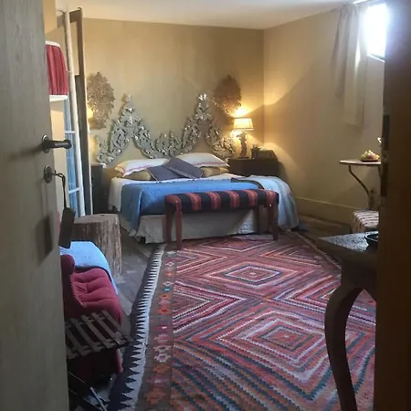 Bed & Breakfast La Maison Rousseau D'hotes 4*